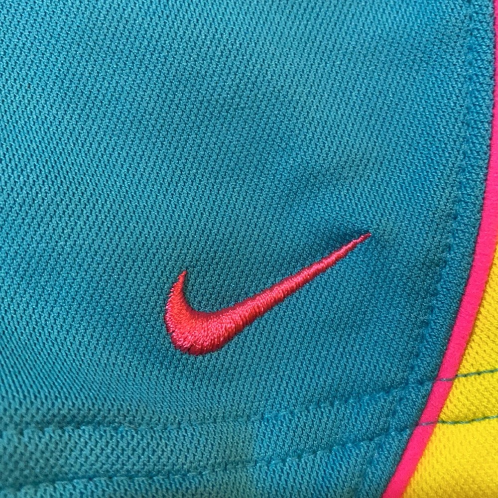 Nike - Picture 2 of 3